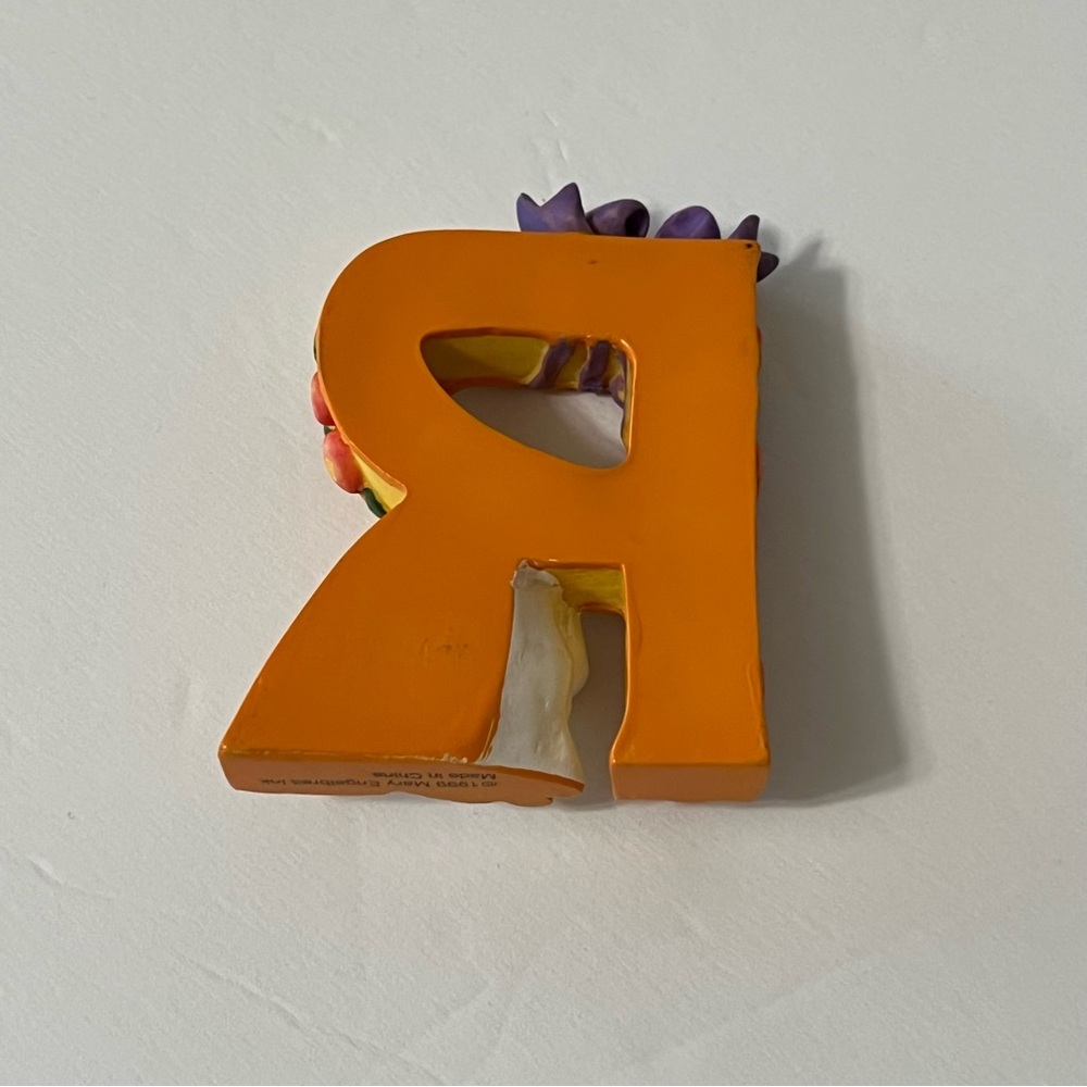 Mary Engelbreit Retired 1999 Resin Alphabet Letter R Rabbit Ribbon Roses - Picture 3 of 10
